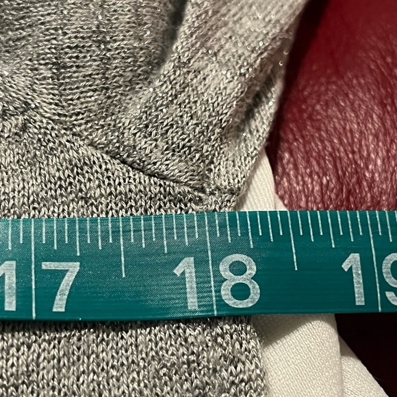 Joie grey & silver metallic asymmetric hem Sz M Tunic Light Sweater - Picture 7 of 7